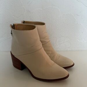 Nisolo Women's  Cream Leather Back Zip Ankle Booties Size 7.5